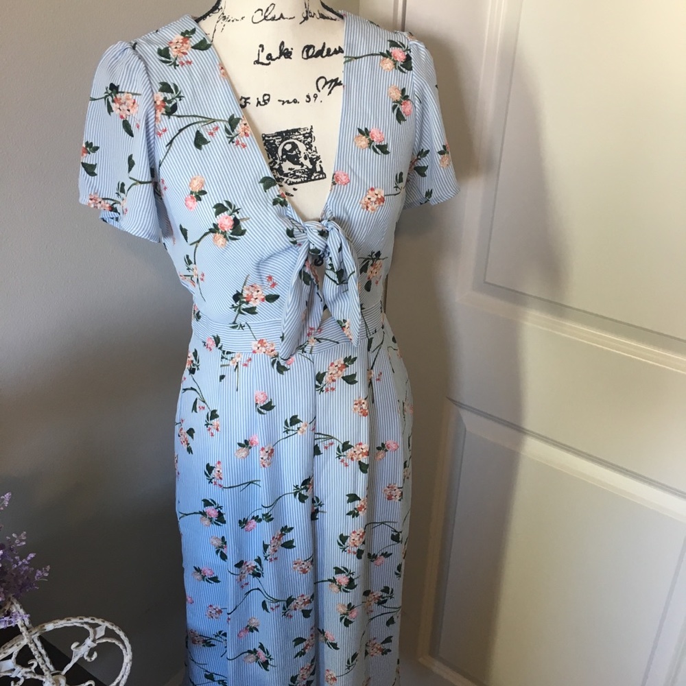 Floral romper with peekaboo cutout